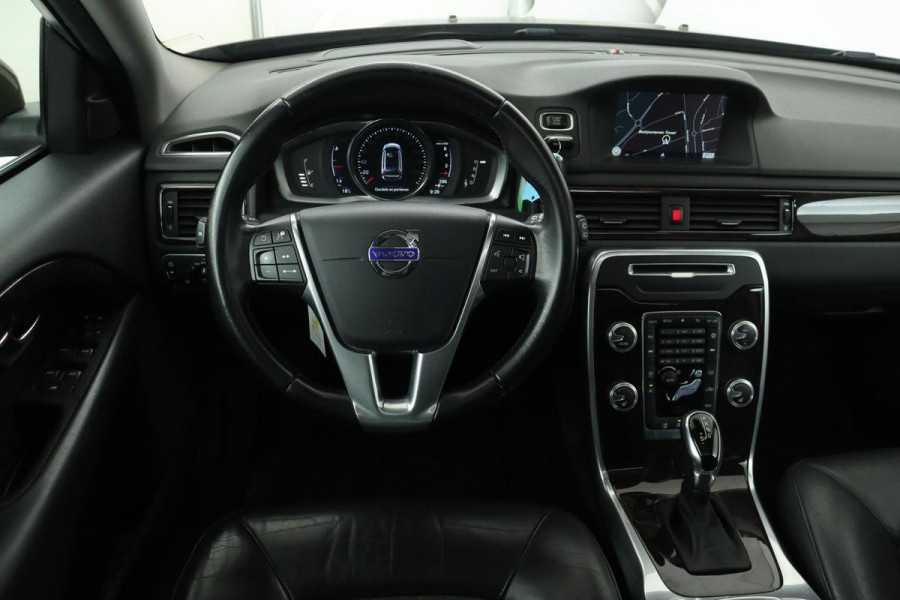 Volvo V70 2.0 T4 | Climate | Cruise | Navigatie | Leder | Stoelverwarming | Lane assist | Schuif/kantel dak | PDC | Trekhaak