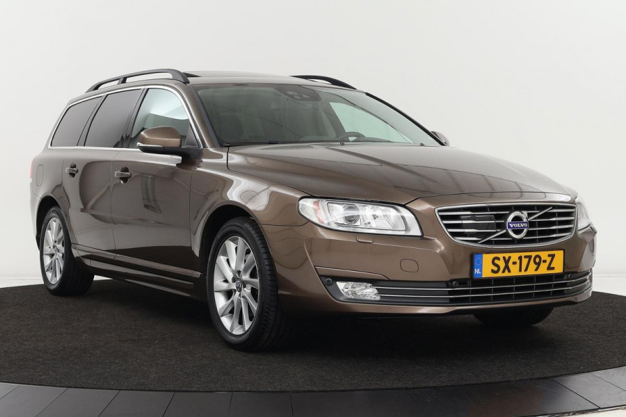 Volvo V70 2.0 T4 | Climate | Cruise | Navigatie | Leder | Stoelverwarming | Lane assist | Schuif/kantel dak | PDC | Trekhaak