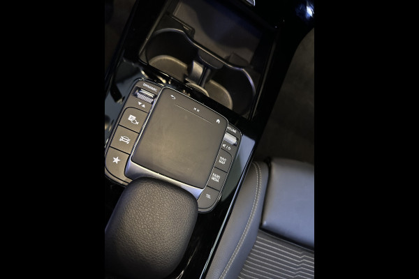 Mercedes-Benz CLA-Klasse 180 Business Solution Wide Screen | Camera | Led | Navigatie | Stoelverwarming | 18'' L.M. |