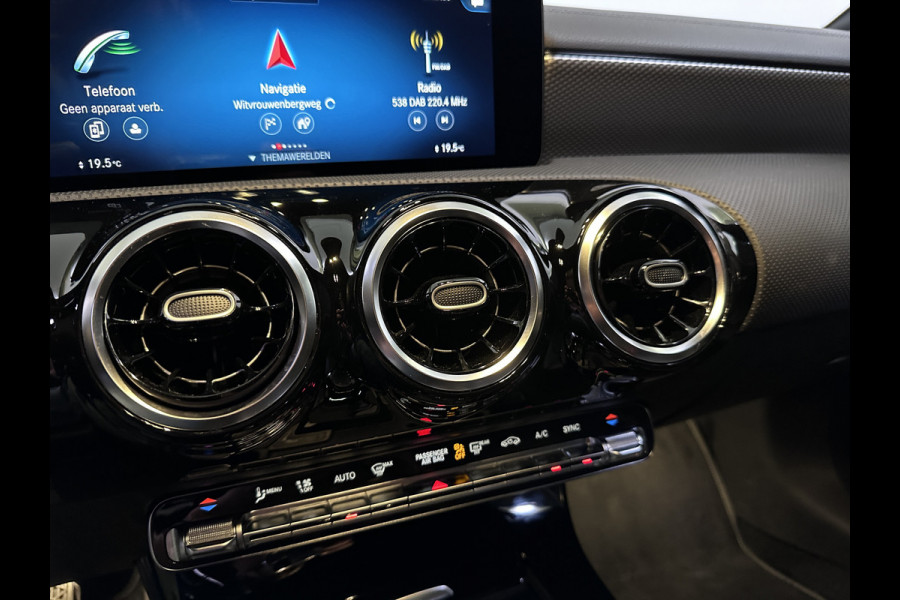 Mercedes-Benz CLA-Klasse 180 Business Solution Wide Screen | Camera | Led | Navigatie | Stoelverwarming | 18'' L.M. |