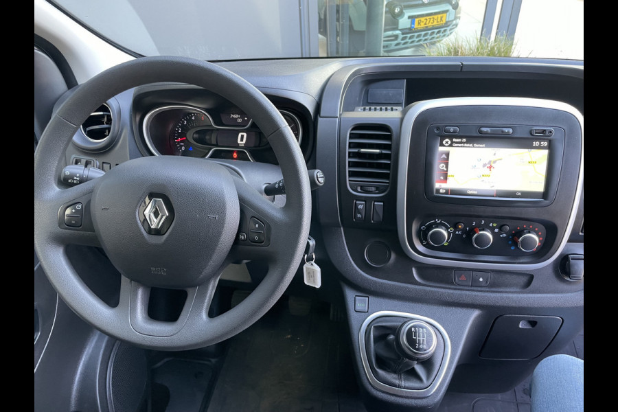 Renault Trafic 2.0 dCi 120 T29 L2H1 Airco - Cruise control - Parkeer sensoren achter - Navigatie - Radio - USB/AUX - DAB - Bluetooth - Trekhaak - Licht metalen velgen - Ramen electrisch voor - Voorstoelen verwarmbaar en verstelbaar - B-stoel IHV - 2 zitplaatsen voor - zijwand betimmering - laadvloer - zijschuifdeur rechts - tussenschot volledig