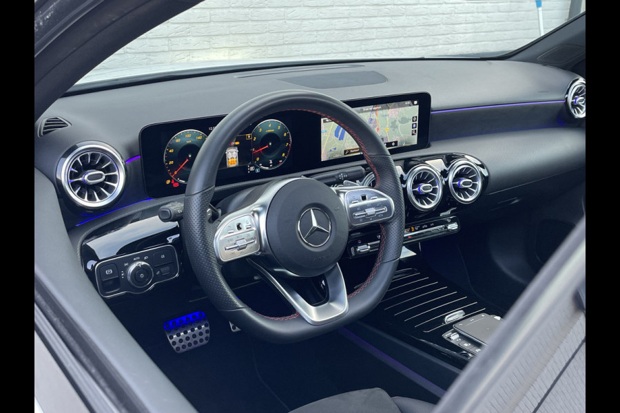 Mercedes-Benz A-Klasse 200 Business Solution AMG | Pano | CarPlay | Camera | LED | DAB+ | 18 inch