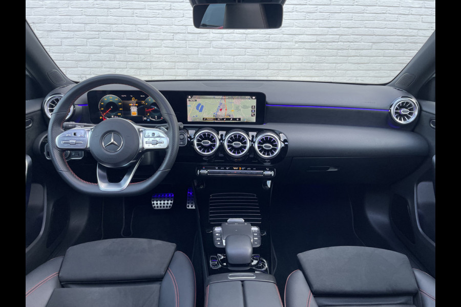 Mercedes-Benz A-Klasse 200 Business Solution AMG | Pano | CarPlay | Camera | LED | DAB+ | 18 inch