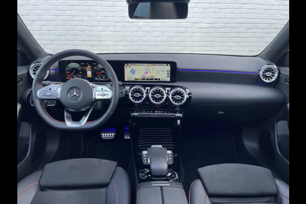 Mercedes-Benz A-Klasse 200 Business Solution AMG | Pano | CarPlay | Camera | LED | DAB+ | 18 inch