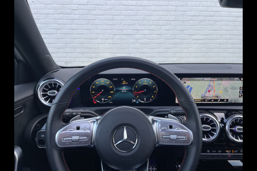 Mercedes-Benz A-Klasse 200 Business Solution AMG | Pano | CarPlay | Camera | LED | DAB+ | 18 inch