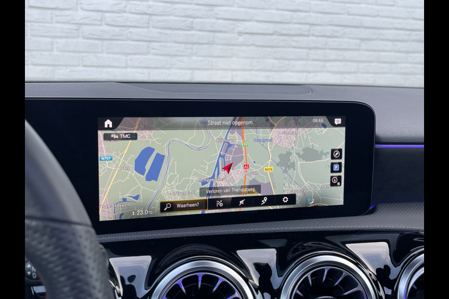 Mercedes-Benz A-Klasse 200 Business Solution AMG | Pano | CarPlay | Camera | LED | DAB+ | 18 inch