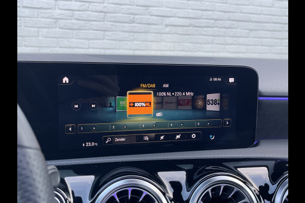 Mercedes-Benz A-Klasse 200 Business Solution AMG | Pano | CarPlay | Camera | LED | DAB+ | 18 inch