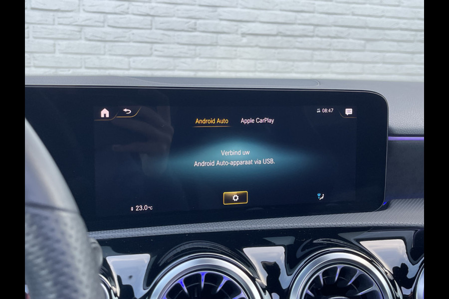 Mercedes-Benz A-Klasse 200 Business Solution AMG | Pano | CarPlay | Camera | LED | DAB+ | 18 inch