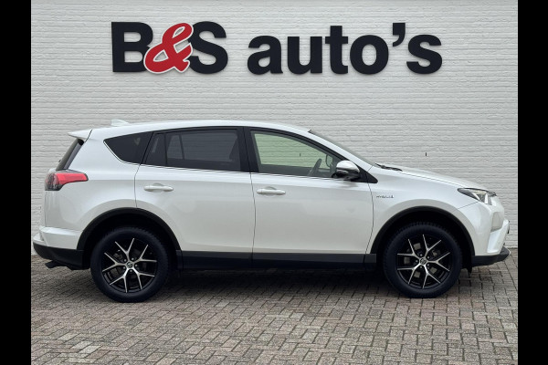 Toyota RAV4 2.5 Hybrid AWD Executive Trekgewicht 1650kg Adaptive cruise control 4 seizoenen banden