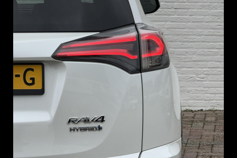 Toyota RAV4 2.5 Hybrid AWD Executive Trekgewicht 1650kg Adaptive cruise control 4 seizoenen banden