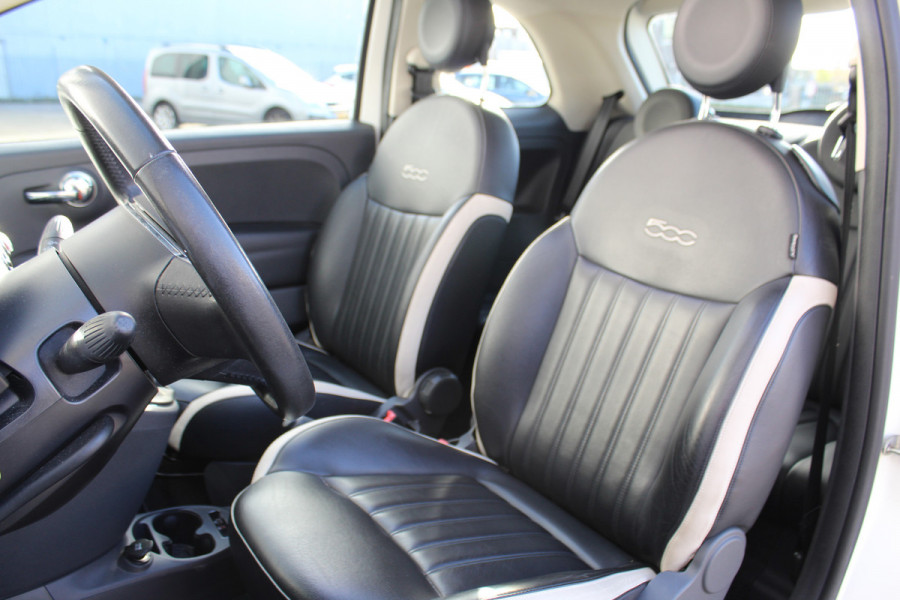 Fiat 500 0.9-80pk TwinAir Turbo Lounge. Erg nette, luxe en goed onderhouden wagen, voor nog jaren rijplezier ! Airco, lederen interieur, elektrisch panorama schuif/kanteldak, LM wielen, navigatie, bluetooth telefoonvoorb., USB uitgang etc.