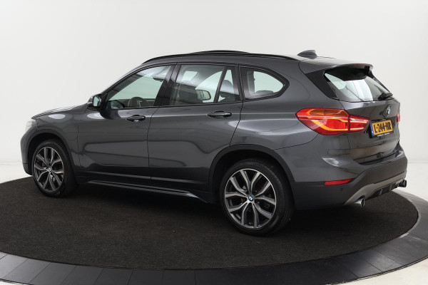 BMW X1 xDrive25d Sport Line | Panoramadak | Leder | Harman Kardon | Full LED | Head-up | Camera | Stoelverwarming | DAB+