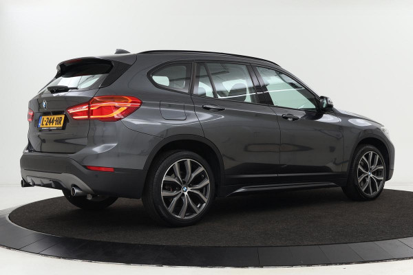 BMW X1 xDrive25d Sport Line | Panoramadak | Leder | Harman Kardon | Full LED | Head-up | Camera | Stoelverwarming | DAB+