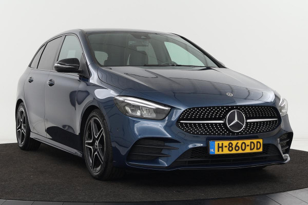 Mercedes-Benz B-Klasse 200 AMG | Carplay | Stoelverwarming | Camera | Half leder | Full LED | Park Assist | Navigatie