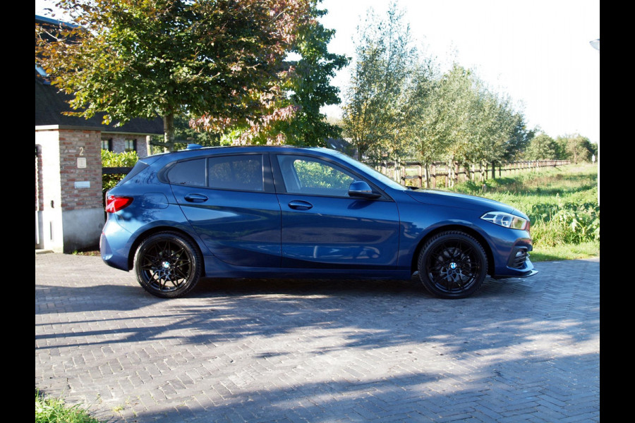 BMW 1-serie 118i Executive Edition | Apple Carplay | Virtual Cockpit | Cruise Control | Navi | LED |