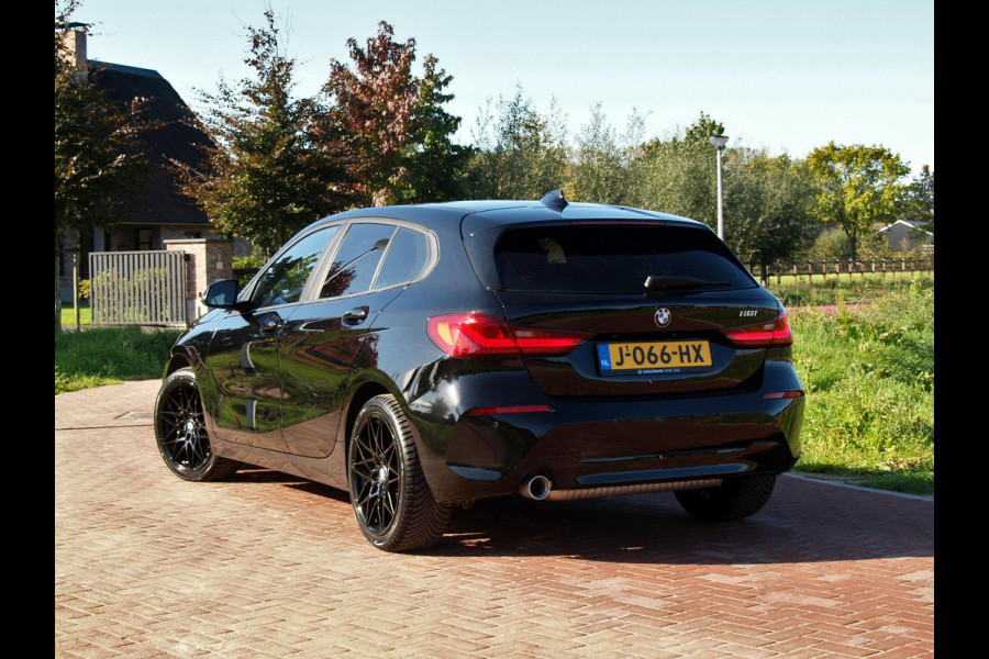 BMW 1-serie 118i Executive Edition | LED Koplampen | 18 Inch | Cruise Control | NL-Auto |