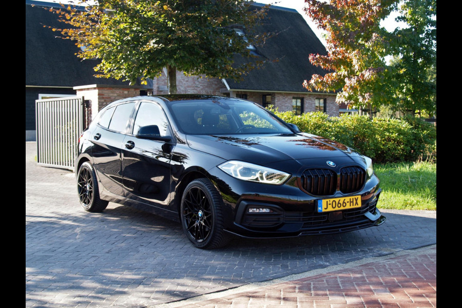 BMW 1-serie 118i Executive Edition | LED Koplampen | 18 Inch | Cruise Control | NL-Auto |