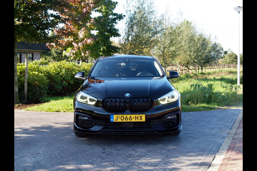 BMW 1-serie 118i Executive Edition | LED Koplampen | 18 Inch | Cruise Control | NL-Auto |