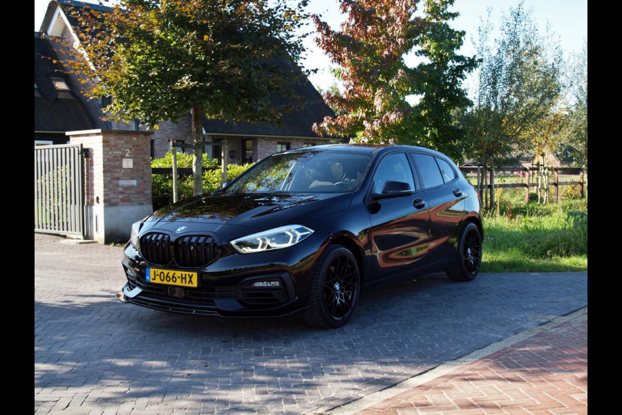 BMW 1-serie 118i Executive Edition | LED Koplampen | 18 Inch | Cruise Control | NL-Auto |