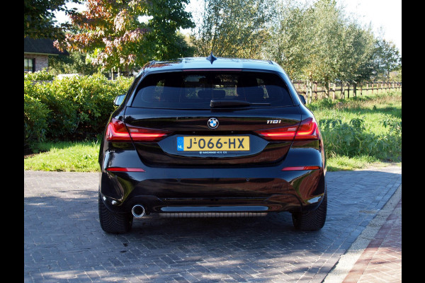 BMW 1-serie 118i Executive Edition | LED Koplampen | 18 Inch | Cruise Control | NL-Auto |