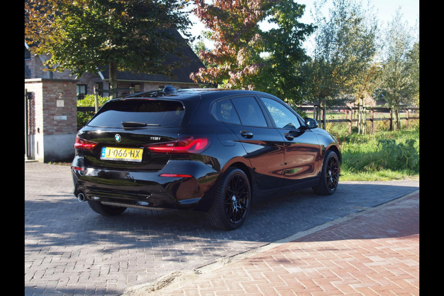 BMW 1-serie 118i Executive Edition | LED Koplampen | 18 Inch | Cruise Control | NL-Auto |