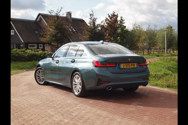 BMW 3-serie 330e eDrive Edition Plug-in Hybride | Harman Kardon | Apple Carplay | Trekhaak | Cruise Control |