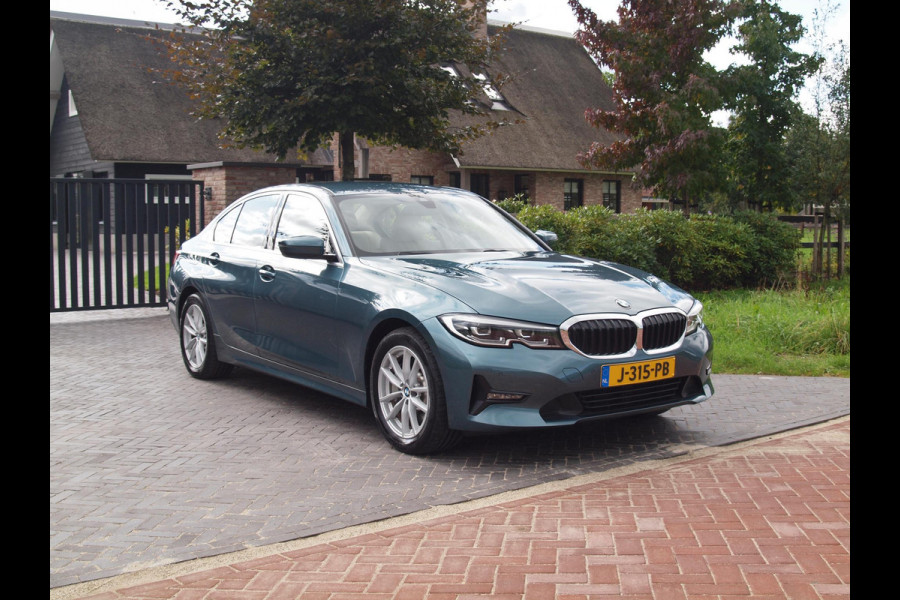 BMW 3-serie 330e eDrive Edition Plug-in Hybride | Harman Kardon | Apple Carplay | Trekhaak | Cruise Control |