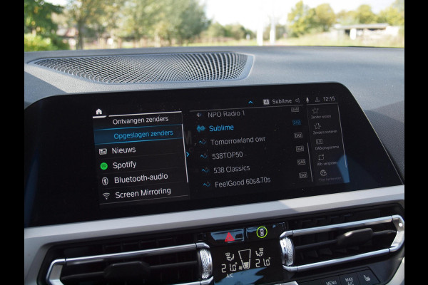 BMW 3-serie 330e eDrive Edition Plug-in Hybride | Harman Kardon | Apple Carplay | Trekhaak | Cruise Control |