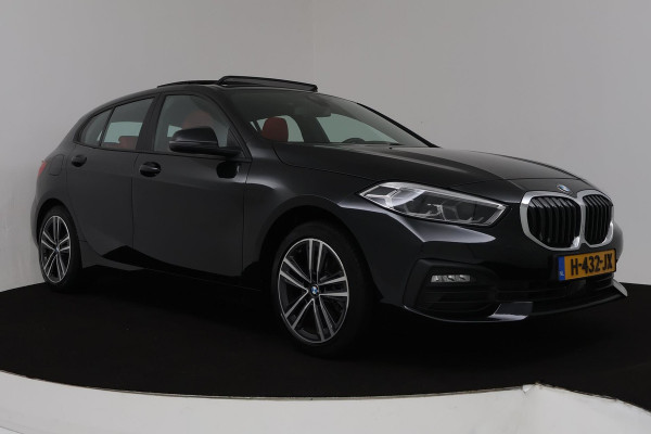 BMW 1-serie 118i High Executive Edition Sport Automaat (PANORAMADAK, CRUISE, NAVIGATIE, PDC, NL-AUTO, DEALER ONDERHOUDEN)