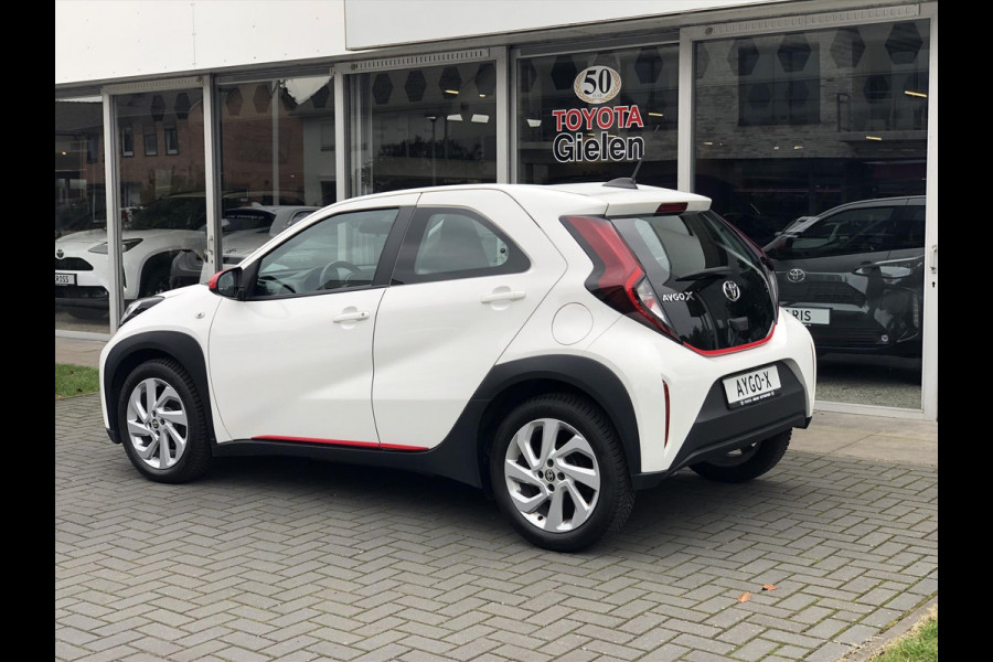 Toyota Aygo X 1.0 VVT-i First | Apple CarPlay/Android Auto, Lichtmetalen velgen, Licht + Regensensor, Parkeersensoren, Stuurbediening