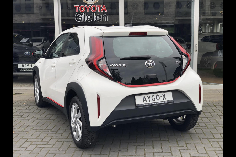 Toyota Aygo X 1.0 VVT-i First | Apple CarPlay/Android Auto, Lichtmetalen velgen, Licht + Regensensor, Parkeersensoren, Stuurbediening