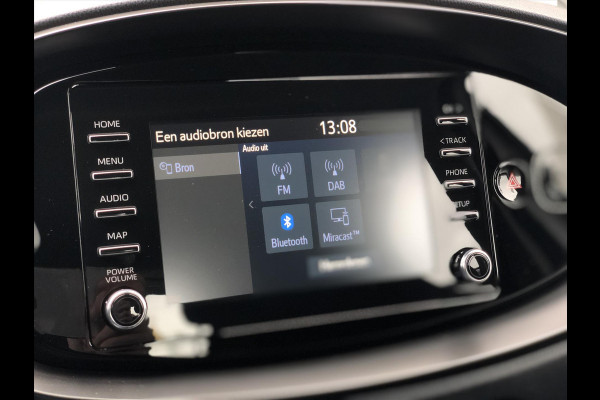 Toyota Aygo X 1.0 VVT-i First | Apple CarPlay/Android Auto, Lichtmetalen velgen, Licht + Regensensor, Parkeersensoren, Stuurbediening