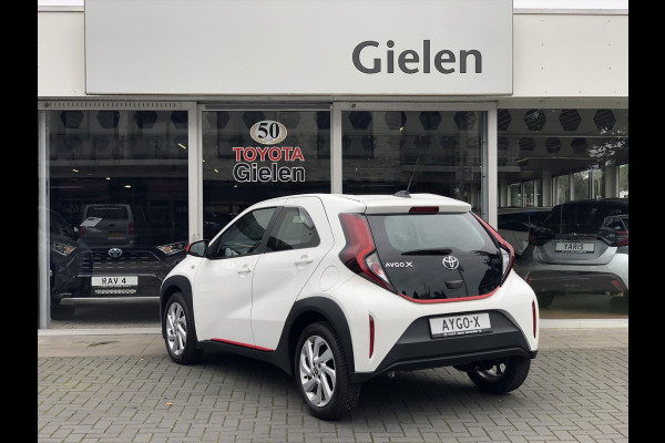 Toyota Aygo X 1.0 VVT-i First | Apple CarPlay/Android Auto, Lichtmetalen velgen, Licht + Regensensor, Parkeersensoren, Stuurbediening