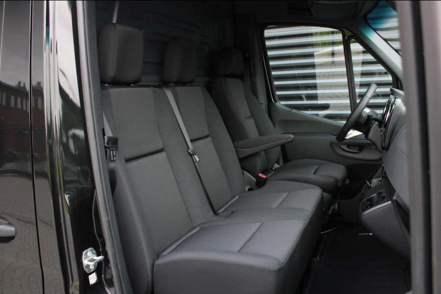 Mercedes-Benz Sprinter 319CDI L2H2 RWD 190PK FULL BLACK JB- EDITION / 3500KG / NEW / DIRECT RIJDEN / NAVIGATIE / PDC / FULL / LED