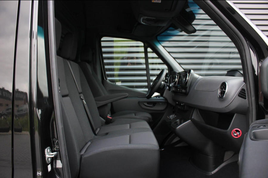 Mercedes-Benz Sprinter 319CDI L2H2 RWD 190PK FULL BLACK JB- EDITION / 3500KG / NEW / DIRECT RIJDEN / NAVIGATIE / PDC / FULL / LED