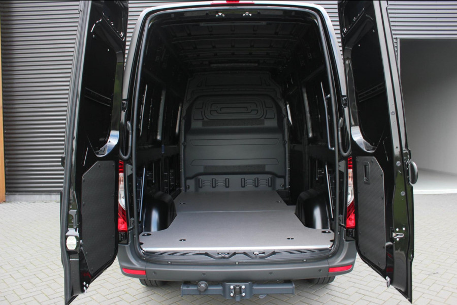 Mercedes-Benz Sprinter 319CDI L2H2 RWD 190PK FULL BLACK JB- EDITION / 3500KG / NEW / DIRECT RIJDEN / NAVIGATIE / PDC / FULL / LED