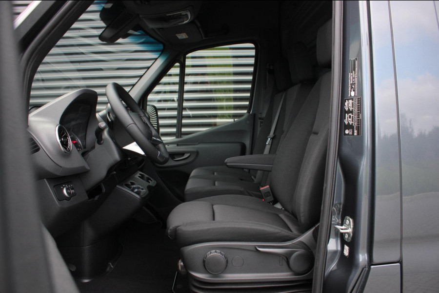 Mercedes-Benz Sprinter 319CDI L2H2 RWD 190PK FULL BLACK JB- EDITION / 3500KG / NEW / DIRECT RIJDEN / NAVIGATIE / PDC / FULL / LED