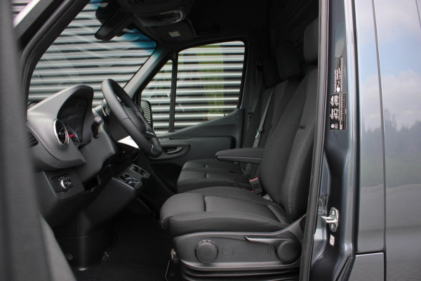 Mercedes-Benz Sprinter 319CDI L2H2 RWD 190PK FULL BLACK JB- EDITION / 3500KG / NEW / DIRECT RIJDEN / NAVIGATIE / PDC / FULL / LED