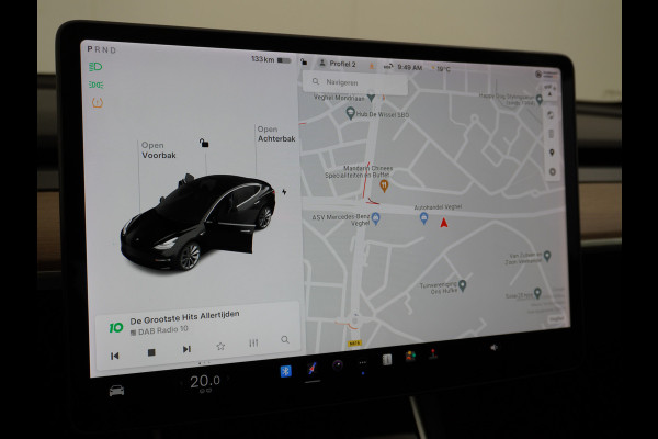 Tesla Model 3 SR+60kWh 325PK Trekhaak AutoPilot FSD.vb Leer PanoDak Adaptive cruise 19" Camera's Elektr.-Stuur+Stoelen+Spiegels+Geheugen+Easy- Ecc Navigatiesysteem full map LED-a+v Comfortstoel(en) ACC Dual-ECC DAB Voorverwarmen interieur via App Keyless via Telefoonsleutel One-Pedal-Drive