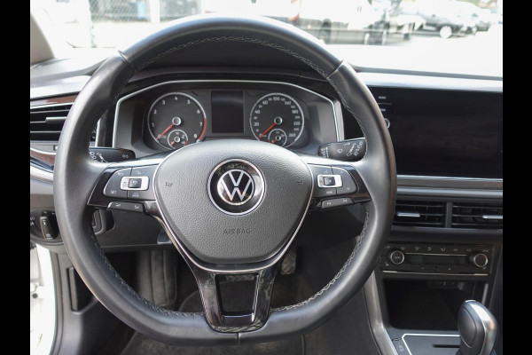 Volkswagen Polo 1.0 TSI 110pk DSG Highline Navigatie Apple Carplay/Android Auto Parkeersensoren Adaptive Cruise Control Stoelverwarming Getinte ramen Climate Control