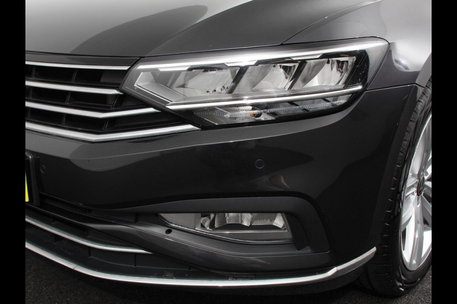 Volkswagen Passat Variant 1.5 TSI 150pk DSG Elegance High | Navigatie | Apple Carplay/Android Auto | Camera | Electrische kofferbak | Climate Control | Dab | Adaptive Cruise Control | Stoelverwarming