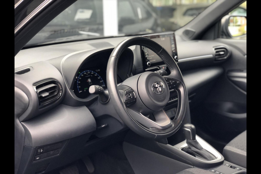 Toyota Yaris Cross 1.5 Hybrid Dynamic | Trekhaak, Apple CarPlay/Android Auto, 17 inch, Keyless, Privacy Glass, Parkeercamera