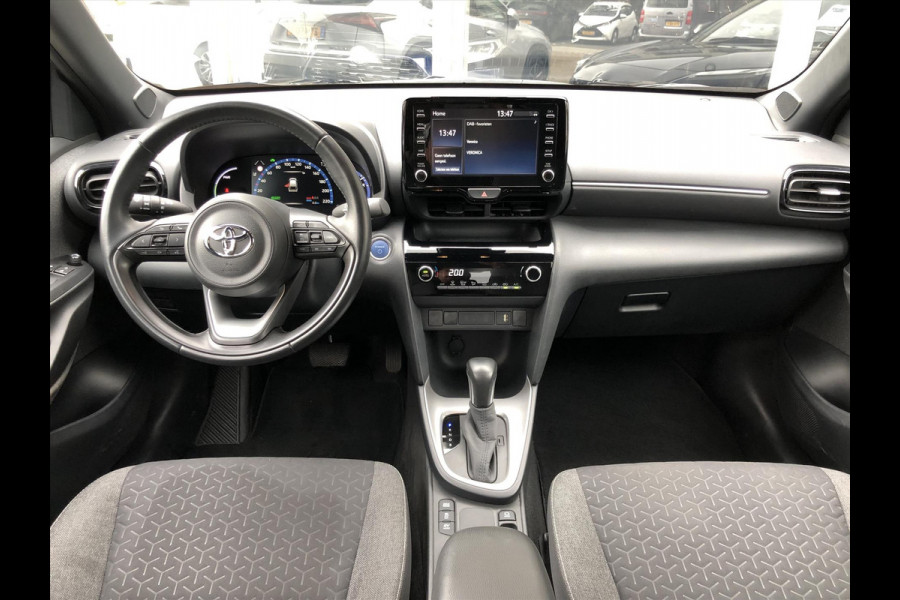 Toyota Yaris Cross 1.5 Hybrid Dynamic | Trekhaak, Apple CarPlay/Android Auto, 17 inch, Keyless, Privacy Glass, Parkeercamera