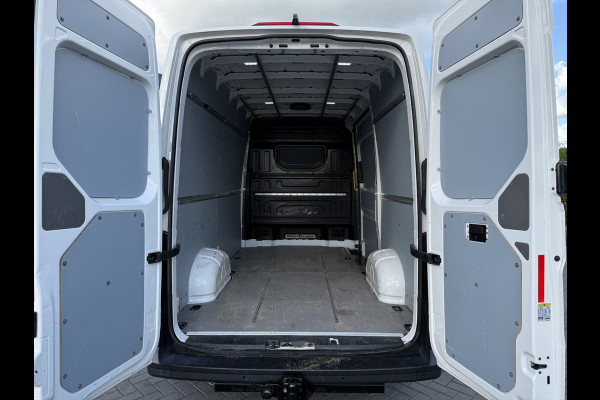 Volkswagen Crafter 2.0 TDI 141 PK / L3H3 / AUTOMAAT / TREKHAAK / AIRCO / CRUISE / CAMERA / 3000 KG AHG