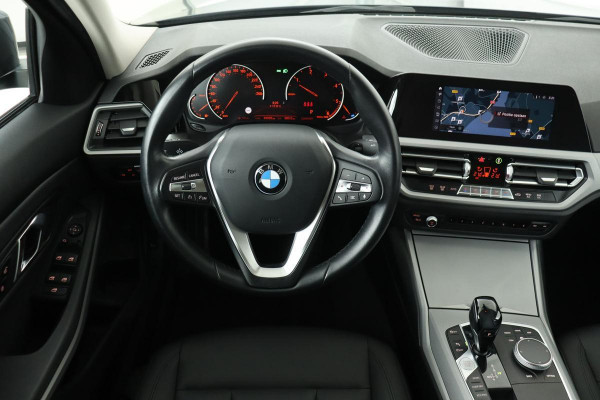 BMW 3-serie 318d Advantage | Leder | Navigatie | Bluetooth | DAB+ | Climate control | PDC | Cruise control