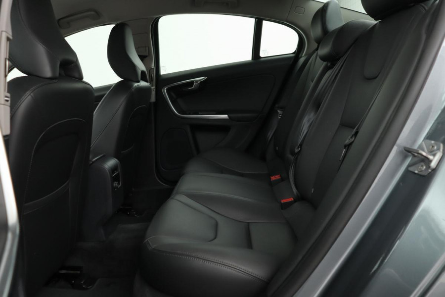 Volvo S60 1.5 T2 Polar+ | Leder | Stoel & stuurverwarming | Trekhaak | Standkachel | Harman/Kardon | Navigatie | Xenon | Camera | Memory | DAB