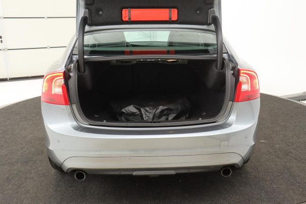 Volvo S60 1.5 T2 Polar+ | Leder | Stoel & stuurverwarming | Trekhaak | Standkachel | Harman/Kardon | Navigatie | Xenon | Camera | Memory | DAB