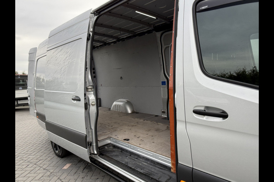 Mercedes-Benz Sprinter 319 CDI V6 191 PK / L3H2 / AUTOMAAT / 2x SCHUIFDEUR / TREKHAAK / NAVI / CAMERA / 3500 KG AHG