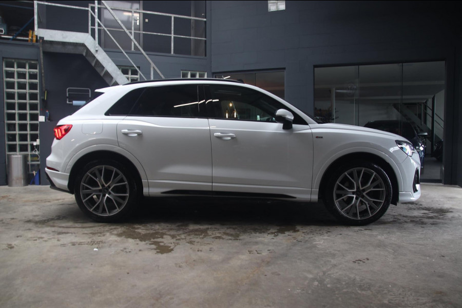 Audi Q3 35 TFSI 2x S-Line PANO-VITRUAL-MATRIX-KEYLESS-TREKHAAK