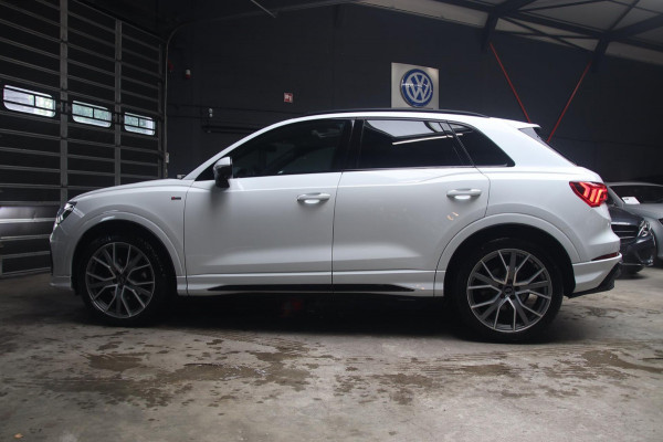 Audi Q3 35 TFSI 2x S-Line PANO-VITRUAL-MATRIX-KEYLESS-TREKHAAK